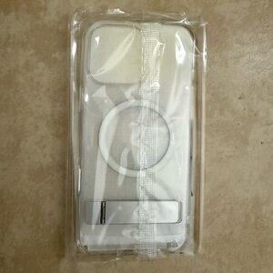 iPhone 16 pro max clear case with kickstand